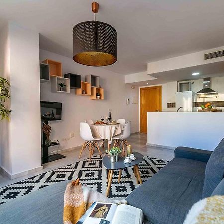 Carlos Haya Beautiful Apartment With Parking Малага Экстерьер фото