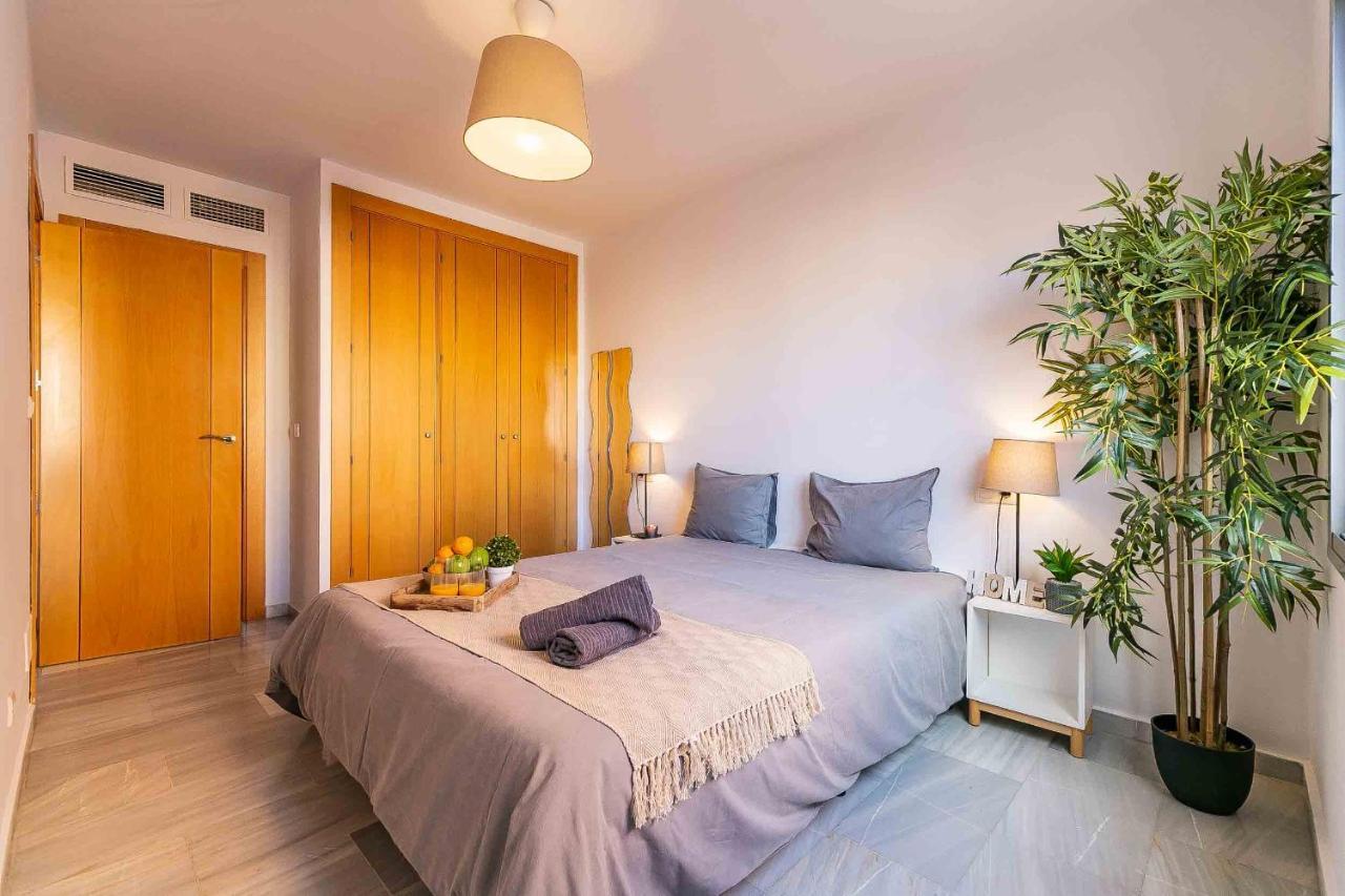 Carlos Haya Beautiful Apartment With Parking Малага Экстерьер фото