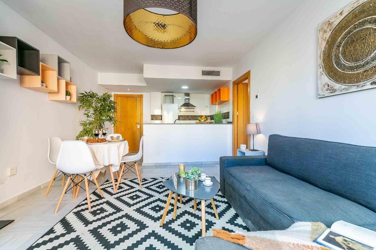 Carlos Haya Beautiful Apartment With Parking Малага Экстерьер фото