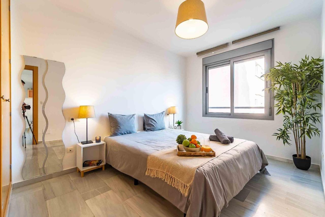 Carlos Haya Beautiful Apartment With Parking Малага Экстерьер фото