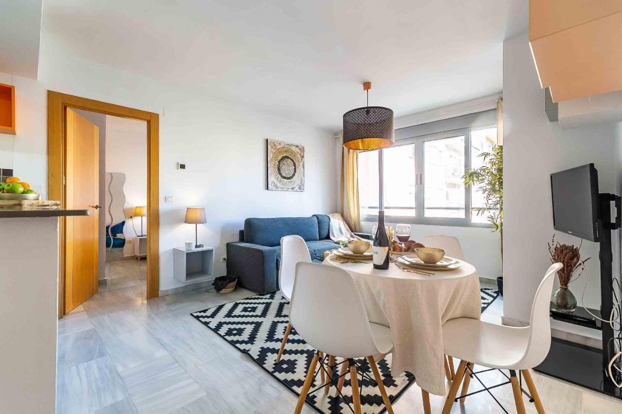 Carlos Haya Beautiful Apartment With Parking Малага Экстерьер фото
