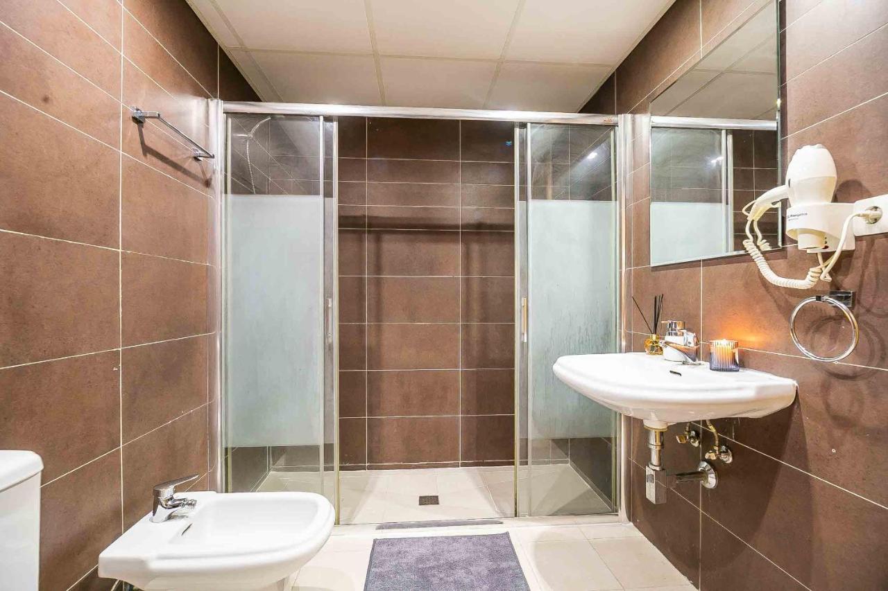 Carlos Haya Beautiful Apartment With Parking Малага Экстерьер фото