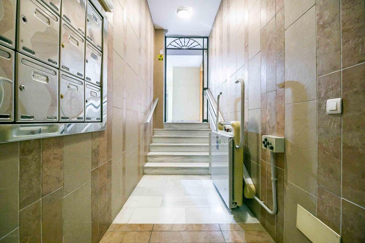 Carlos Haya Beautiful Apartment With Parking Малага Экстерьер фото